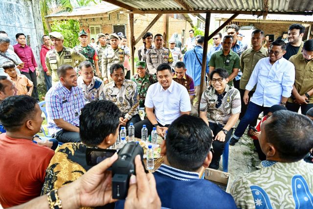 Gubernur Sumut, Bobby Nasution, temui guru di Kutalimbaru
