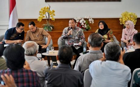 Kepala BKAD Sumut, Timur Tumanggor beri keterangan kepada wartawan di Kantor Gubernur SumutKepala BKAD Sumut, Timur Tumanggor beri keterangan kepada wartawan di Kantor Gubernur Sumut