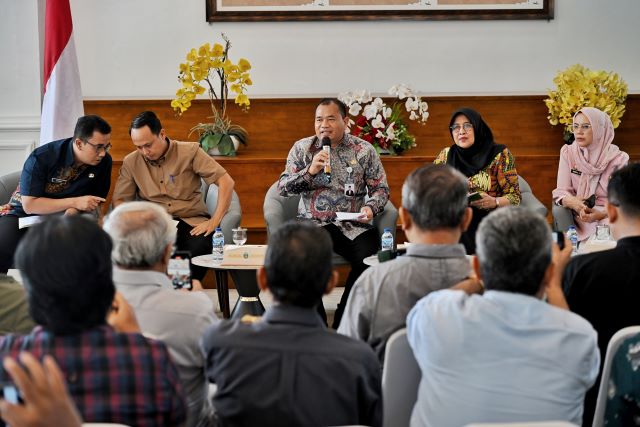 Kepala BKAD Sumut, Timur Tumanggor beri keterangan kepada wartawan di Kantor Gubernur SumutKepala BKAD Sumut, Timur Tumanggor beri keterangan kepada wartawan di Kantor Gubernur Sumut