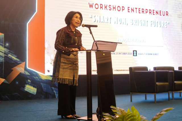 Ketua DPW Sumut, Dita Togap Simangunsong, buka seminar enterpreneur