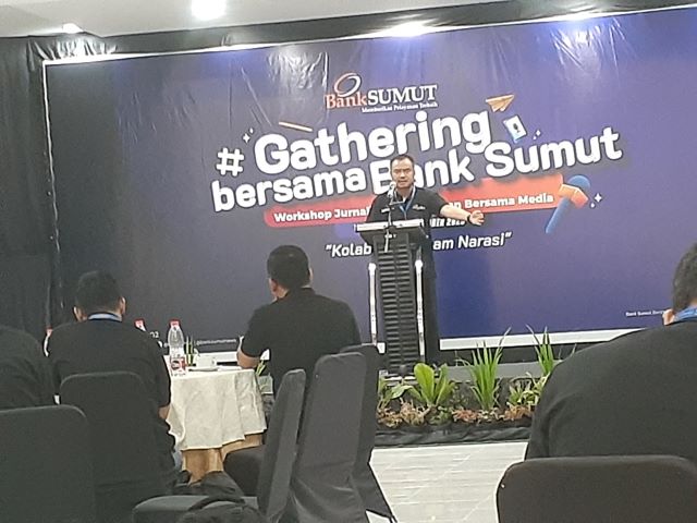 Ketua PWI Sumut, Farianda Putra Sinik, pada gathering Bank Sumut dengan media di Parapat