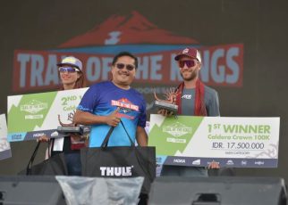 Sekdaprov Sumut, Togap Simangunsong, serahkan hadiah kepada pemenang UTMB di Samosir
