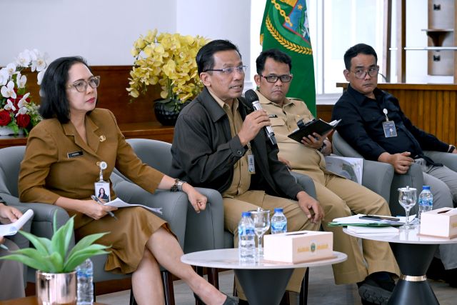 Sekretaris Dinas Ketapang & Hortikultura Sumut, Yusfahri Perangin-angin, berika keterangan di Kantor Gubenur Sumut