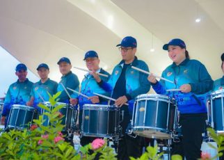 Wali Kota Medan, Rico Tri Putra Bayu Waas, pukul drum buka Porkot XV tahun 2025