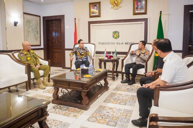 Wali Kota Medan, Rico Tri Putra Bayu Waas, terima kunjungan Kapolrestabes Medan, Kombes Pol Jean Calvin Simanjuntak