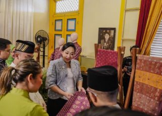 Airin Rico Waas hadiri pembukaan Pembinaan Wastra Warna Alam Tenun Songket Melayu