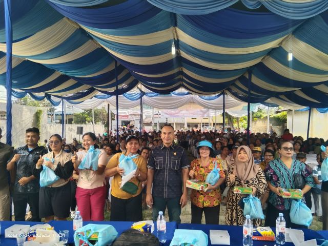 Anggota DPRD Medan, Dodi Robert Simangunsong, foto bersama usai gelaran Sosper XI TA 2025 di Medan Denai
