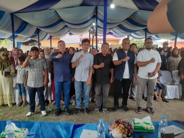 Anggota DPRD Medan Fraksi Partai NasDem, Saipul Bahri, foto bersama usai Sosper XI di Marelan