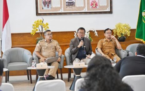 Bulog dan Disbunak Sumut beri keterangan kepada wartawan di Kantor Gubernur Sumut