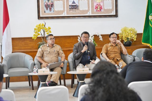 Bulog dan Disbunak Sumut beri keterangan kepada wartawan di Kantor Gubernur Sumut