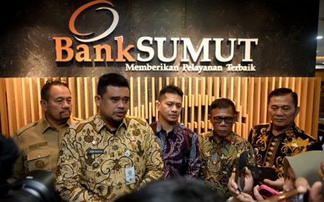 Gubernur Sumut, Bobby Nasution, beri keterangan usai RUPS LB Bank Sumut