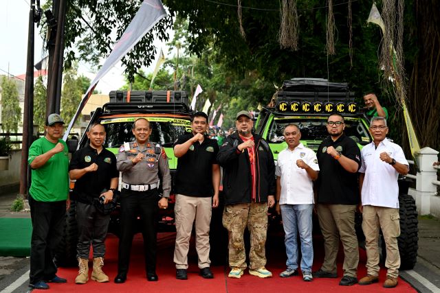 Gubernur Sumut, Bobby Nasution, foto bersama usai melepas peserta GIXA IX
