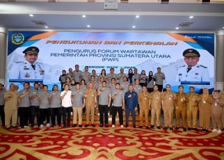 Gubernur Sumut, Bobby Nasution, foto bersama usai pengukuhan FWP