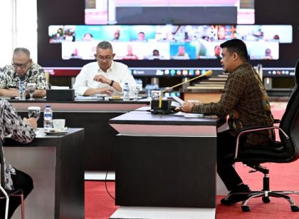 Gubernur Sumut, Bobby Nasution, pimpin rapat internal evaluasi SAKIP