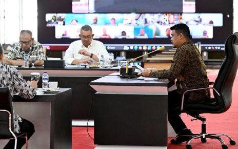 Gubernur Sumut, Bobby Nasution, pimpin rapat internal evaluasi SAKIP