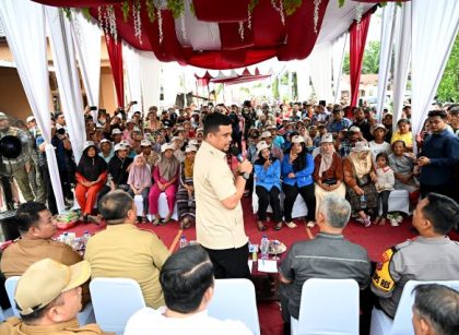 Gubernur Sumut, Bobby Nasution, tanam padi & beri bantuan alat pertanian di Asahan