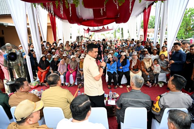 Gubernur Sumut, Bobby Nasution, tanam padi & beri bantuan alat pertanian di Asahan