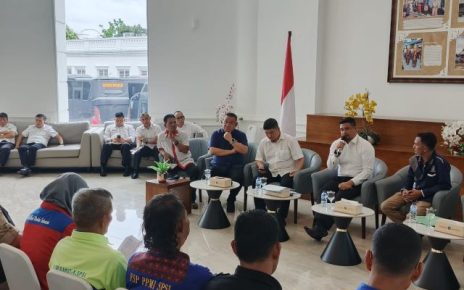 Gubernur Sumut, Bobby Nasution, terima perwakilan pendemo di Kantor Gubernur