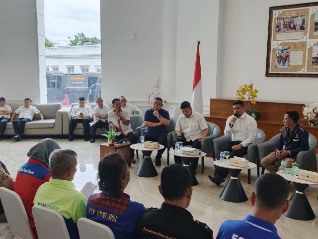 Gubernur Sumut, Bobby Nasution, terima perwakilan pendemo di Kantor Gubernur