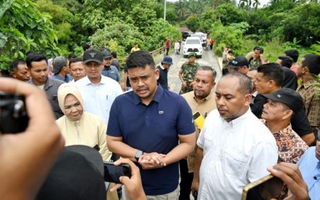 Gubernur Sumut, Bobby Nasution, tnjau jembatan Desa Sei Musam dan Kuala Musam Batang Serangan