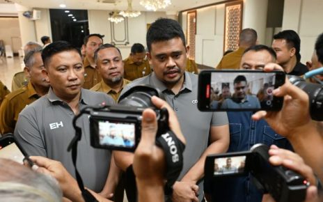 Kadis Kominfo Sumut, Erwin Hotmansah Harahap, bersama Gubernur