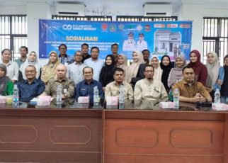 Kepala Baperida Kota Tanjungbalai, Zul Abdiman, bersama Pincab Bank Sumut Tanjungbalai foto bersaa usai sosialisasi hunian layak terjangkau