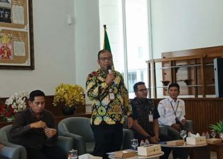 Pemimpin Divisi Ritel Bank Sumut, Gama Cherry Al Halim, pada konferensi pers di Kantor Gubernur Sumut