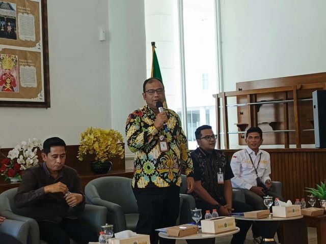 Pemimpin Divisi Ritel Bank Sumut, Gama Cherry Al Halim, pada konferensi pers di Kantor Gubernur Sumut