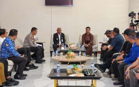 Wakil Gubernur Sumut, Surya & Sekdaprov menerima perwakilan masyarakat Desa Sihaporas