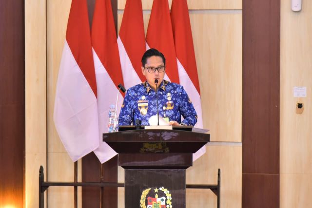 Wali Kota Medan, Rico Tri Putra Bayu Waas, berikan sambutan pada paripurna pengesahan Perda P2K