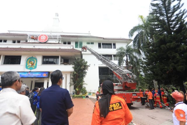 Wali Kota Medan, Rico Tri Putra Bayu Waas, pada simulasi gempa bumi di Bala Kota Medan