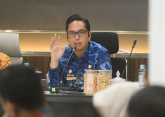 Wali Kota Medan, Rico Tri Putra Bayu Waas, pimpin rapat target PAD 1