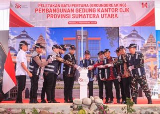 Wali Kota Medan, Rico Tri Putra Bayu Waas, tekan tombol sirine pada groundbreaking pembangunan gedung baru OJK