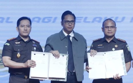 Wali Kota Medan, Rico Tri Putra Bayu Waas, teken MoU pelaksanaan pidana kerja sosial dengan Kejari Medan