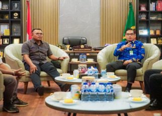 Wali Kota Medan, Rico Tri Putra Bayu Waas, terima audiensi tim futsal Mufa