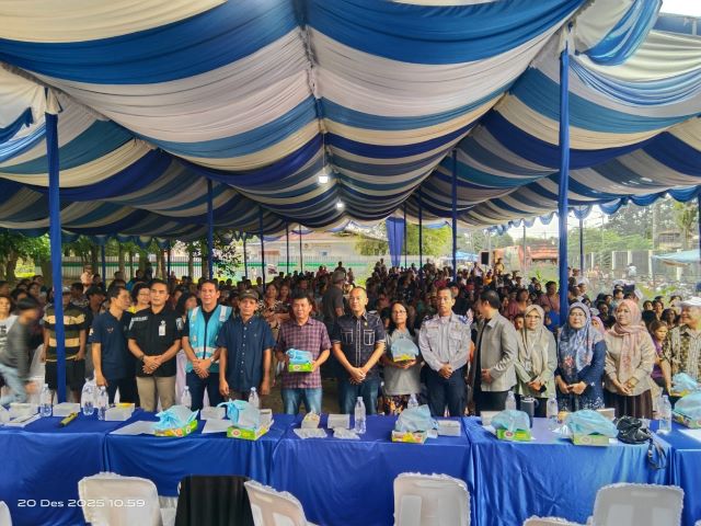 Anggota DPRD Medan Fraksi Partai Demokrat, Dodi R Simanunsong, foto bersama usai Reses 4 Masa Sidang 1 Tahun Sidang 2025-2026 di Medan Kota