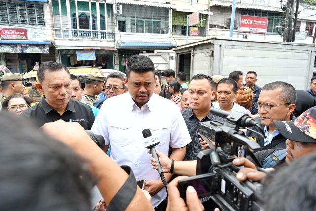 Gubernur Sumut, Bobby Nasution, beri keterangan usai Sidak Pasar Sukaramai