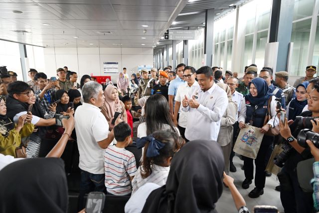 Gubernur Sumut, Bobby Nasution, tinjau Mudik Nataru di Stasiun Kreta Api Medan