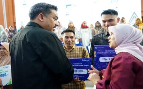 Menteri UMKM, Maman Abdurahman bersama Direktur IT Bank Sumut, Arieta Aryanti