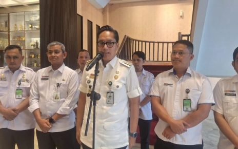 Wali Kota Medan, Rico Tri Putra Bayu Waas, beri keterangan soal UMK 2026