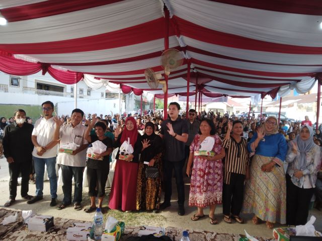 Anggota DPRD Medan Fraksi PSI, Reinhart Jeremy Anindhita, foto bersama usai Sosper 1 TA 2026 di Medan Tembung