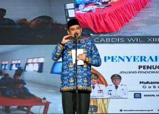 Gubernur Sumut, Bobby Nasution, beri sambutan pada pengangkatan Kepala Sekolah