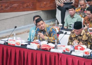 Gubernur Sumut, Bobby Nasution, pada Rakor pemulihan bencana bersama Mendagri 1