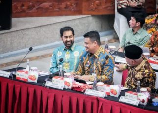 Gubernur Sumut, Bobby Nasution, pada Rakor pemulihan bencana bersama Mendagri