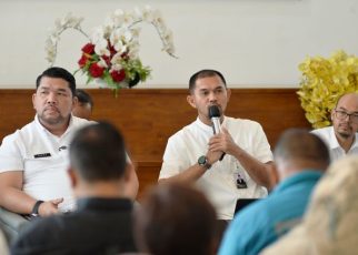 Kadis Pendidikan Sumut, Alexander Sinulingga, beri keterangan kepada wartawan di Pemprov Sumut