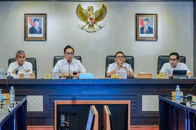 Wali Kota Medan, Rico Tri Putra Bayu Waas, pimpin rapat Tematik 1
