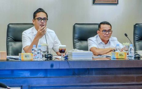 Wali Kota Medan, Rico Tri Putra Bayu Waas, pimpin rapat Tematik