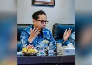 Wali Kota Medan, Rico Tri Putra Bayu Waas, pimpin rapat dengan PUD Pasar