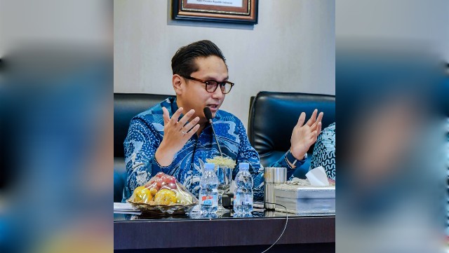 Wali Kota Medan, Rico Tri Putra Bayu Waas, pimpin rapat dengan PUD Pasar