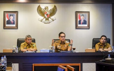 Wali Kota Medan, Rico Tri Putra Bayu Waas, pimpinan rapat bersama OPD Pemkot Medan